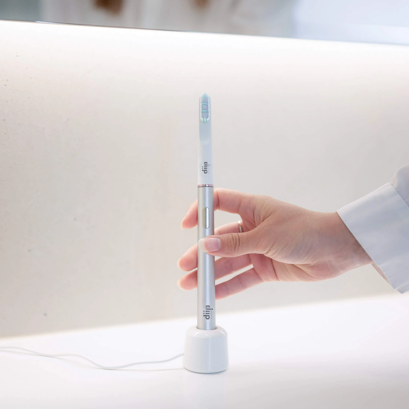 diip™ Prémium elektromos fogkefe